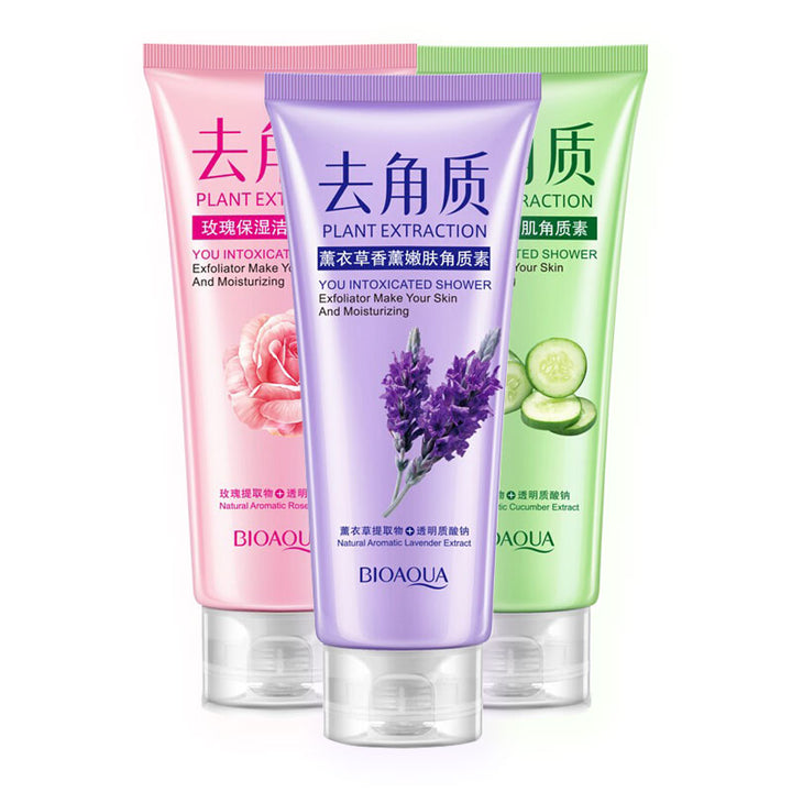 Exfoliante facial hidratante de rosa para una limpieza profunda