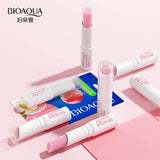 Farbloser feuchtigkeitsspendender Lippenbalsam