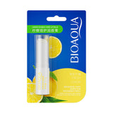 Farbloser feuchtigkeitsspendender Lippenbalsam