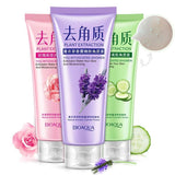 Exfoliante facial hidratante de rosa para una limpieza profunda